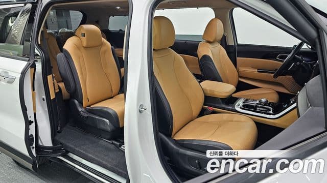 Kia Carnival 2023 — ფოტო 10/20