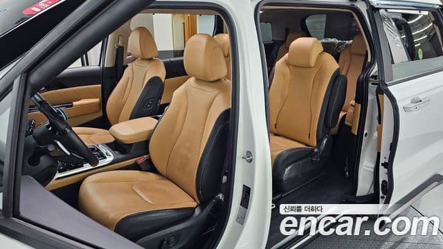 Kia Carnival 2023 — ფოტო 11/20