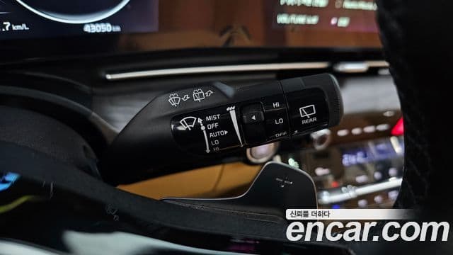 Kia Carnival 2023 — ფოტო 17/20