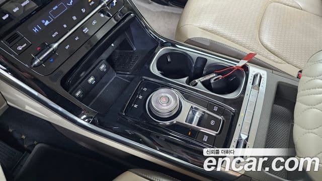 Kia Carnival 2021 — фото 8 из 20