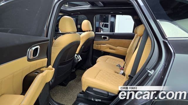 Kia Sorento 2021 — ფოტო 13/20