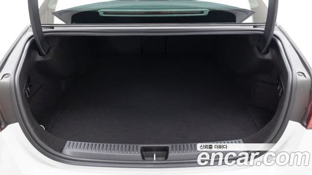 Mercedes-Benz E-Class 2025 — ფოტო 15/20