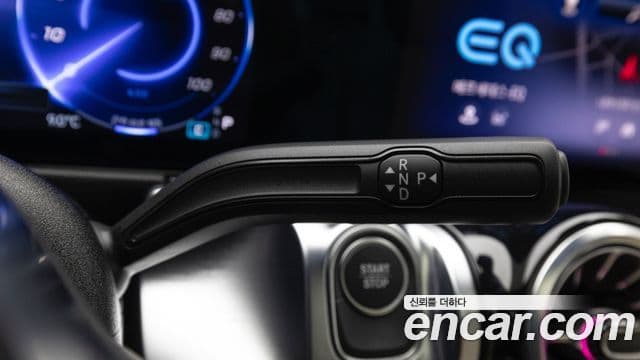 Mercedes-Benz EQB 2025 — ფოტო 16/20