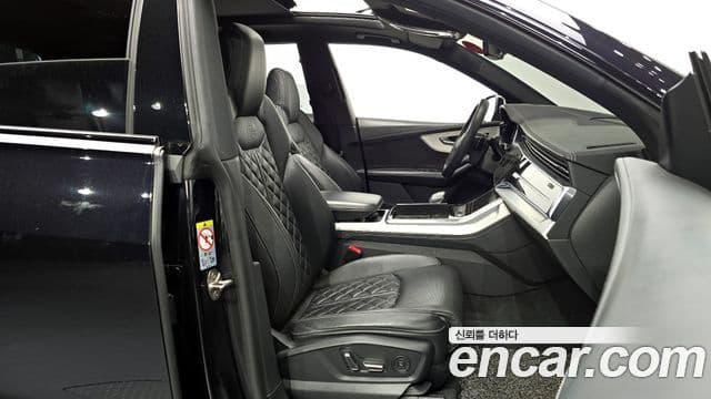 Audi Q8 2021 — Şəkil 17/20