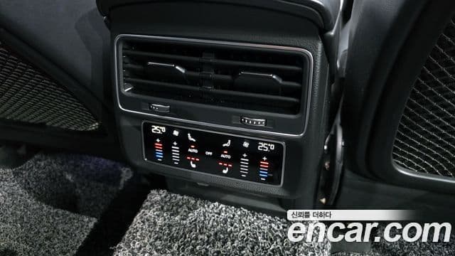 Audi Q8 2021 — Şəkil 16/20