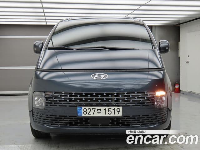 Hyundai Staria 2023 — ფოტო 1/20
