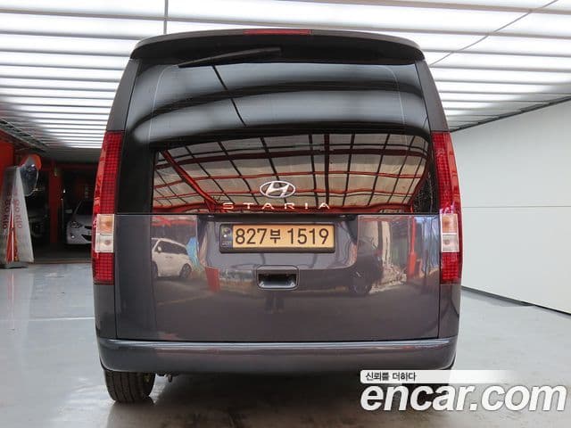 Hyundai Staria 2023 — ფოტო 3/20