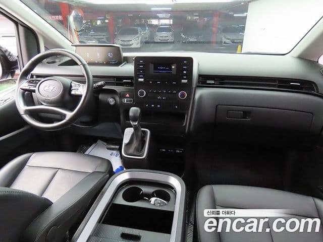 Hyundai Staria 2023 — ფოტო 4/20