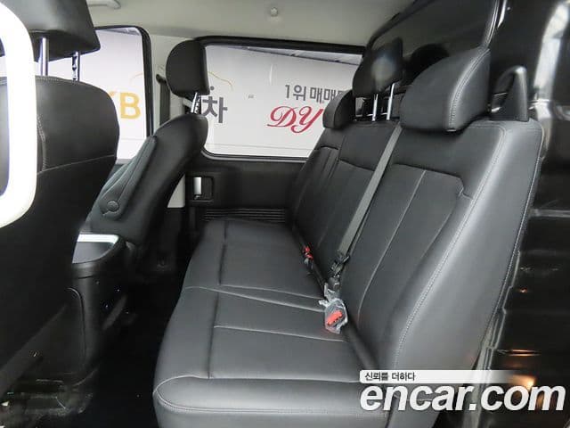Hyundai Staria 2023 — ფოტო 9/20