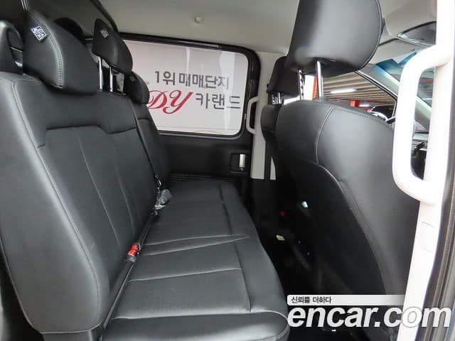 Hyundai Staria 2023 — ფოტო 6/20