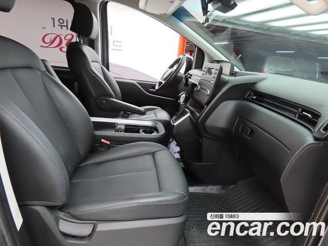 Hyundai Staria 2023 — ფოტო 7/20