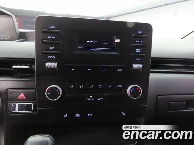 Hyundai Staria 2023 — ფოტო 12/20