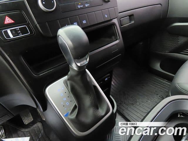 Hyundai Staria 2023 — ფოტო 14/20