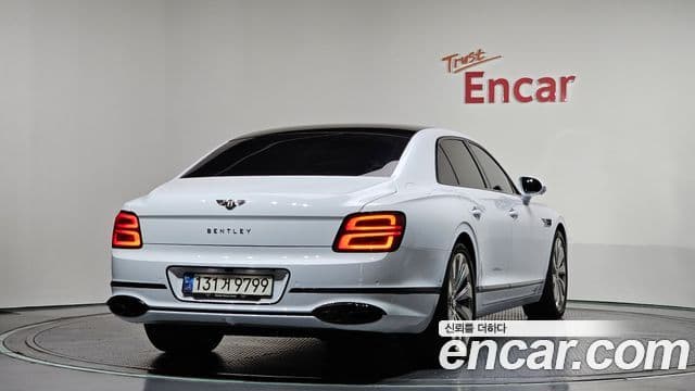 Bentley Flying Spur 2022 — ფოტო 2/20