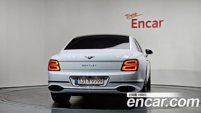 Bentley Flying Spur 2022 — фото 4 из 20