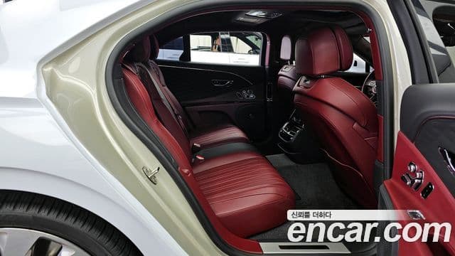 Bentley Flying Spur 2022 — фото 12 из 20