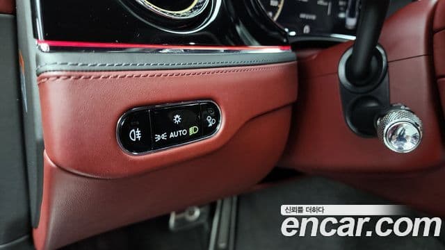 Bentley Flying Spur 2022 — ფოტო 16/20