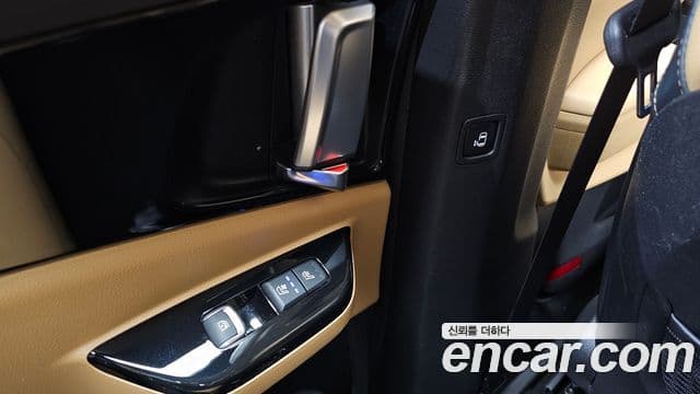 Kia Carnival 2020 — ფოტო 17/20