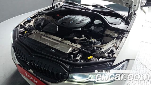 BMW 3 Series 2021 — ფოტო 6/20