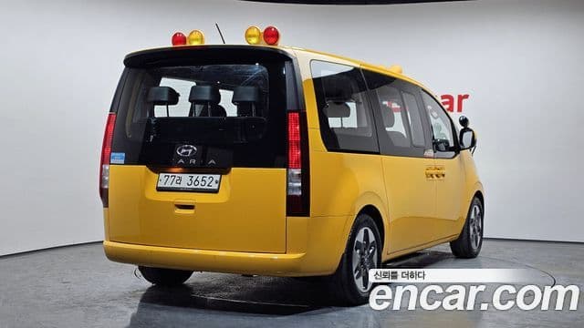 Hyundai Staria 2021 — ფოტო 2/20
