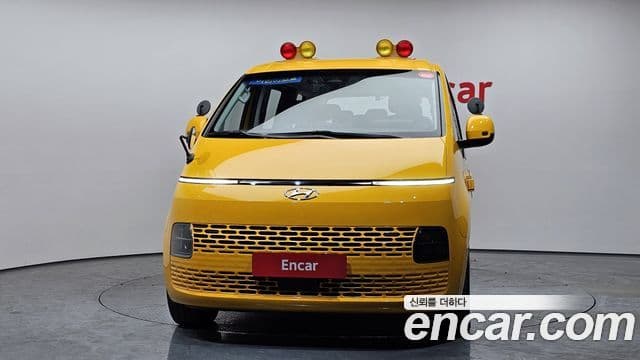 Hyundai Staria 2021 — ფოტო 3/20