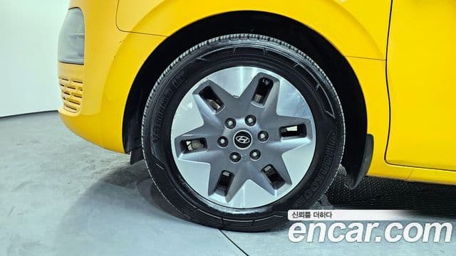 Hyundai Staria 2021 — ფოტო 5/20