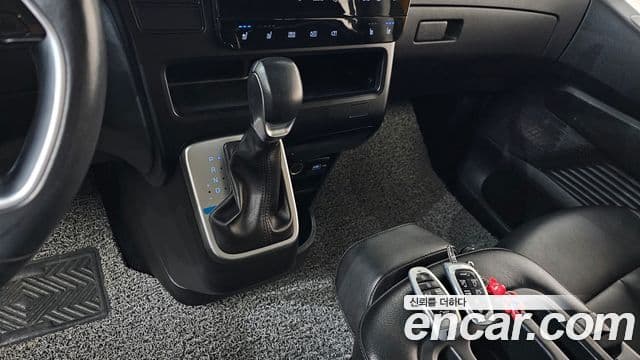 Hyundai Staria 2021 — ფოტო 9/20