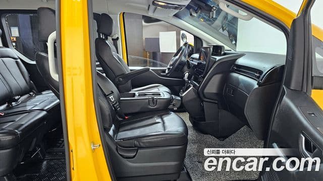 Hyundai Staria 2021 — ფოტო 10/20