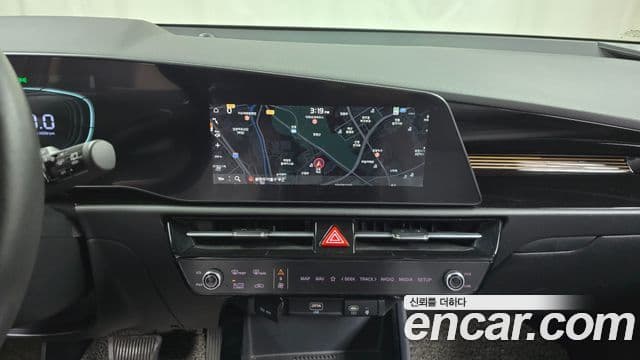 Kia Niro 2022 — ფოტო 14/20