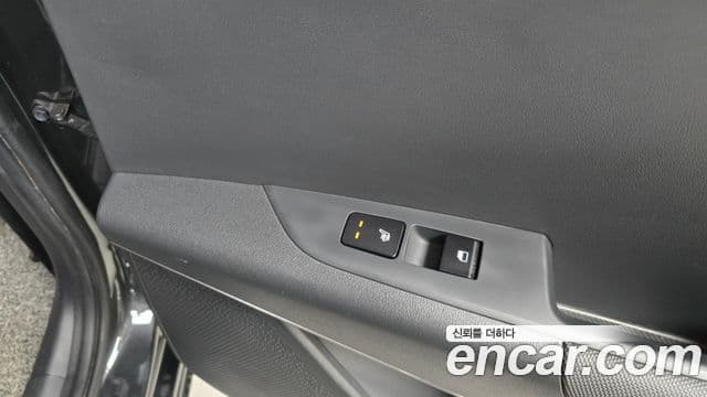 Kia Niro 2022 — ფოტო 19/20