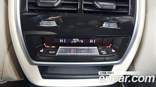 BMW X7 2023 — ფოტო 18/20