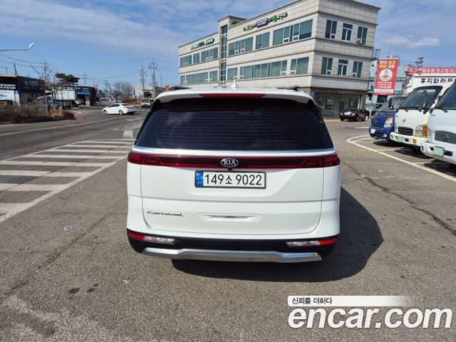 Kia Carnival 2021 — ფოტო 4/15