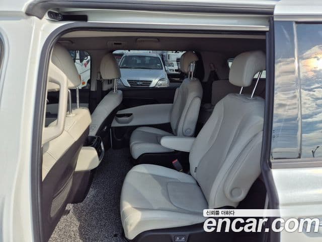Kia Carnival 2021 — ფოტო 9/15
