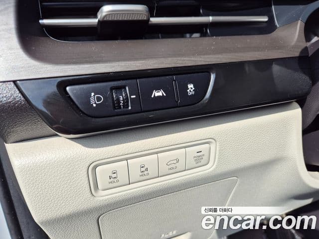 Kia Carnival 2021 — ფოტო 10/15