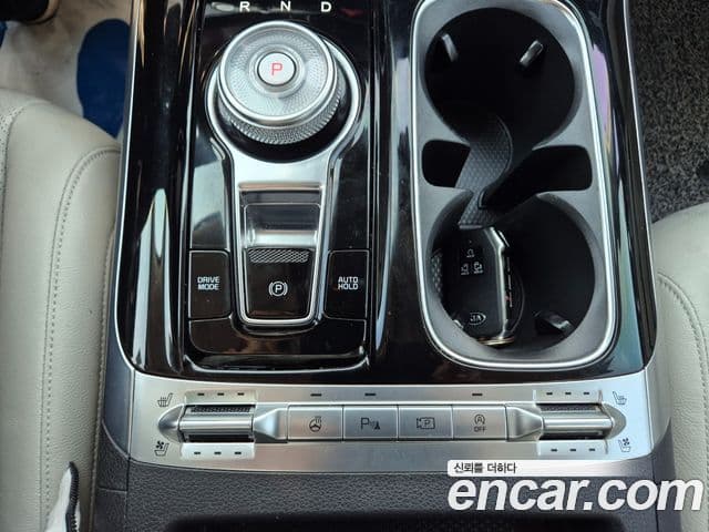 Kia Carnival 2021 — ფოტო 12/15