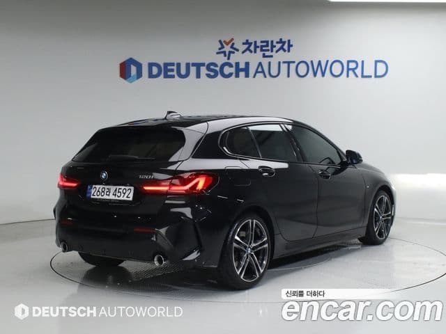BMW 1 Series 2023 — Şəkil 15/20