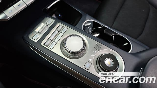 Genesis GV70 2022 — ფოტო 9/20
