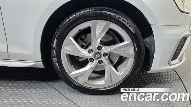 Audi A4 2021 — ფოტო 4/20