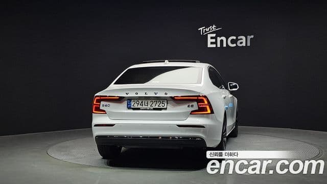 Volvo S60 2024 — Photo 8/20
