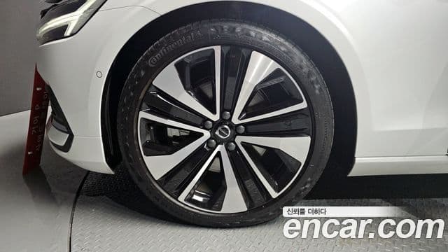 Volvo S60 2024 — Photo 19/20
