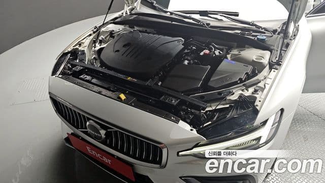 Volvo S60 2024 — Photo 4/20