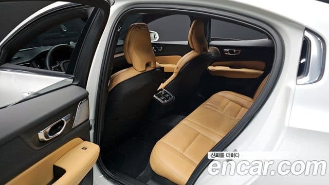 Volvo S60 2024 — Photo 5/20