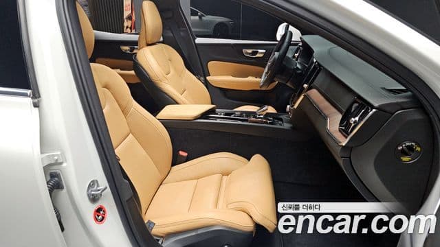 Volvo S60 2024 — Photo 16/20
