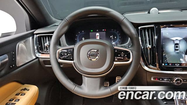 Volvo S60 2024 — Photo 6/20