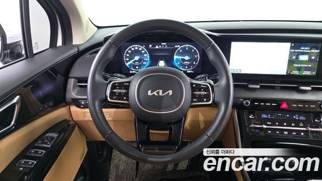 Kia Carnival 2023 — ფოტო 13/20