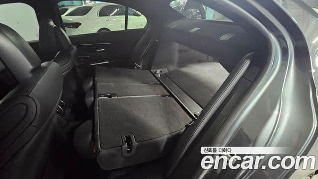 Mercedes-Benz C-Class 2022 — ფოტო 18/19