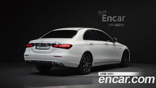 Mercedes-Benz E-Class 2021 — ფოტო 2/20