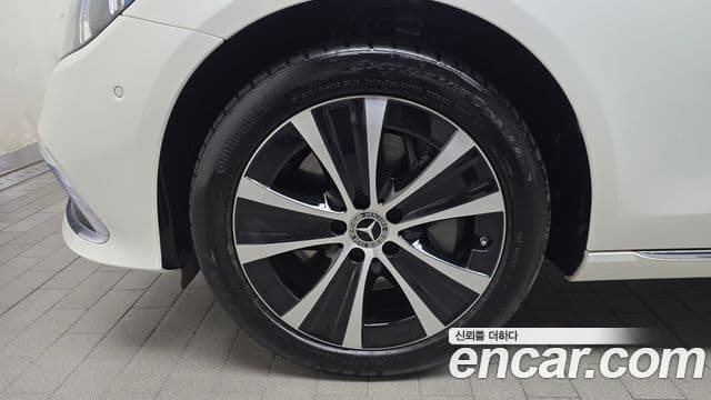 Mercedes-Benz E-Class 2021 — ფოტო 5/20