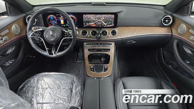 Mercedes-Benz E-Class 2021 — ფოტო 7/20