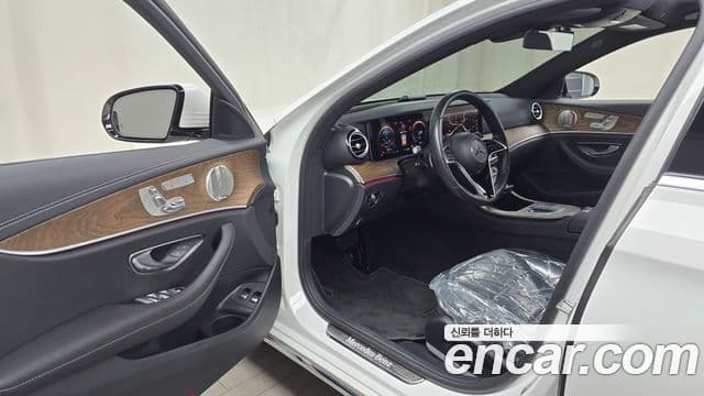 Mercedes-Benz E-Class 2021 — ფოტო 10/20